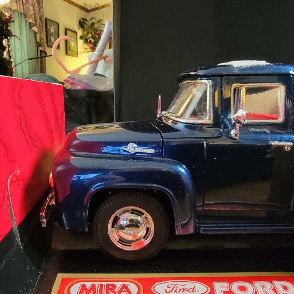 1956 Ford F100 III 4.6 L V8 Pickup Blue E 1:18  Mirs Auto Art